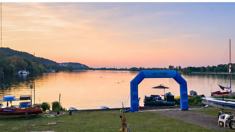 Midsummer Long Distance zwemmen op de Maas in Maastricht